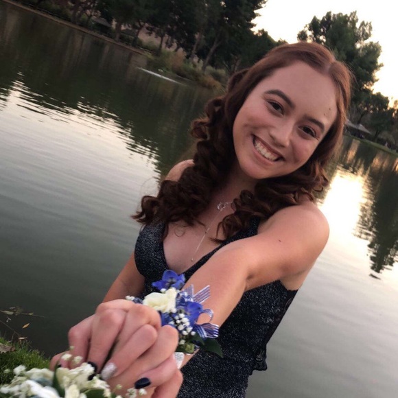Profile Picture of Tatiana Van asch (@tatiana_vanasch) on Poshmark