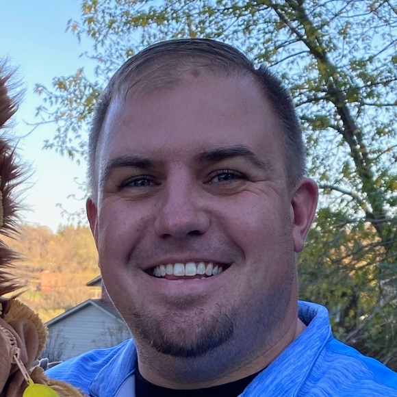 Profile Picture of Robert Miele (@rob21018) on Poshmark