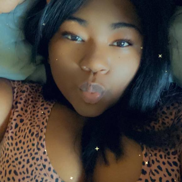Profile Picture of Shanice Lee (@shanices23) on Poshmark