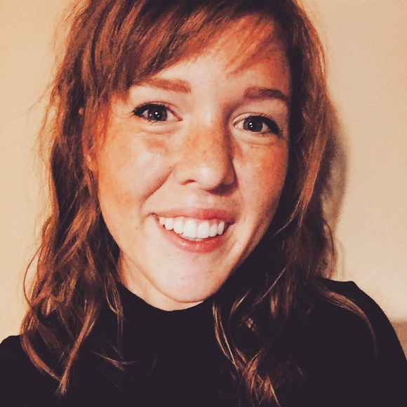 Profile Picture of Carolynn Lindborg (@cjlindborg) on Poshmark