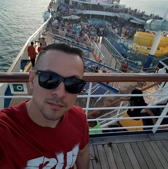 Profile Picture of Michael Perez (@elpezx) on Poshmark