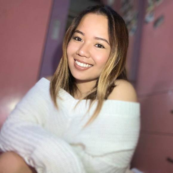 Profile Picture of Harmie Constantino (@constantino_hn) on Poshmark