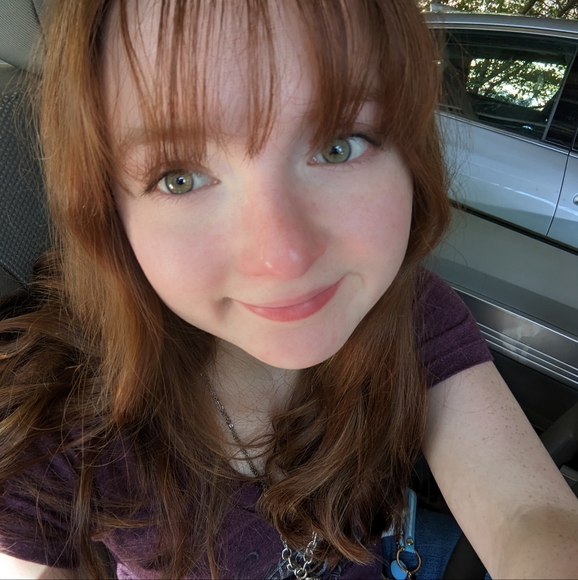 Profile Picture of Lila Zwisler (@lilarz785) on Poshmark