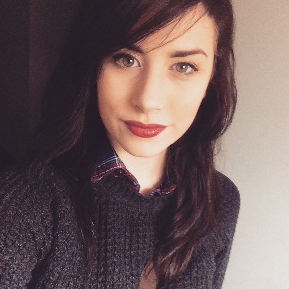 Profile Picture of Laina Totka (@alainaclarice) on Poshmark