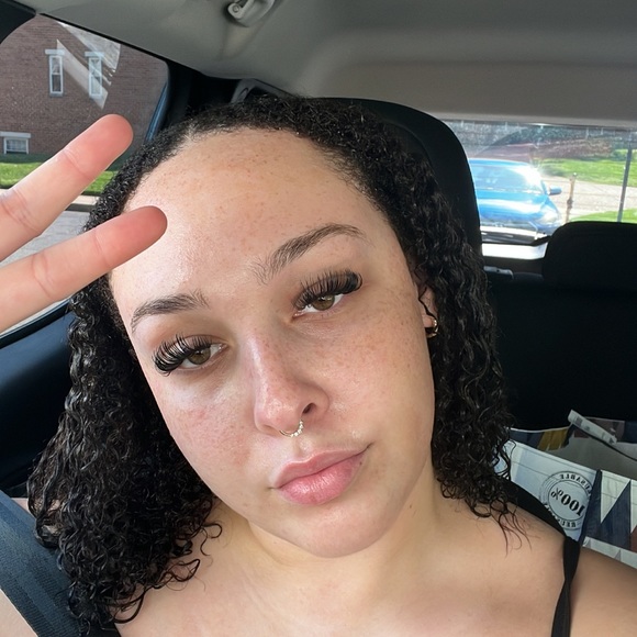Profile Picture of Gabriele Clay (@gmclay) on Poshmark