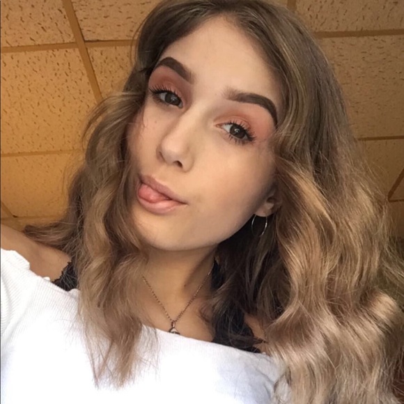 Profile Picture of Brianna Brittingham (@blbrittingham) on Poshmark