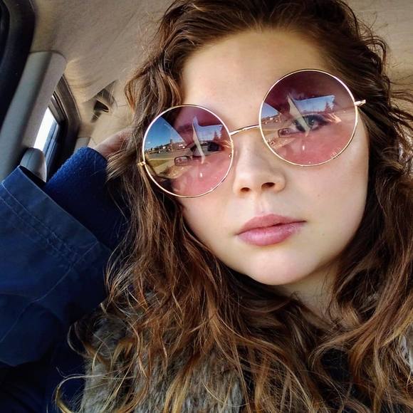 Profile Picture of Tess Dolata (@tdog2298) on Poshmark