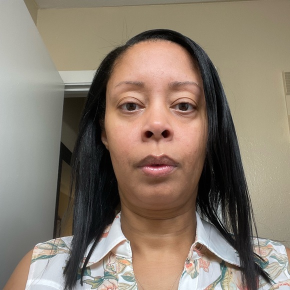 Shayna Hanley - Poshmark Profile Picture of Shayna Hanley (@dstka2299) on Poshmark