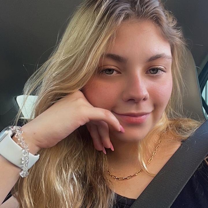 Profile Picture of larissa (@larissa_raina) on Tiktok