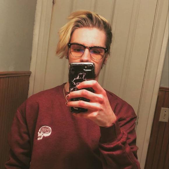 Joe Blodgett - Poshmark Profile Picture of Joe Blodgett (@j_blodgett) on Poshmark