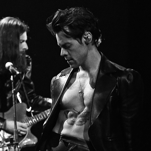 Lein Amawi - Poshmark Profile Picture of Lein Amawi (@lein_amawi) on Poshmark