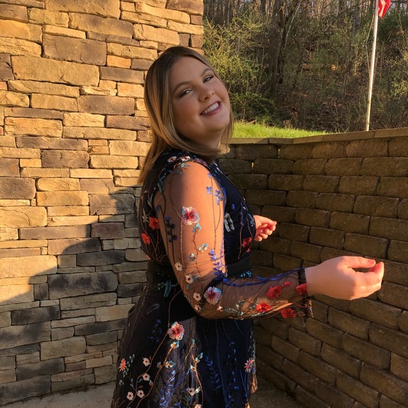 Profile Picture of Miah Gathman (@miahgirly) on Poshmark