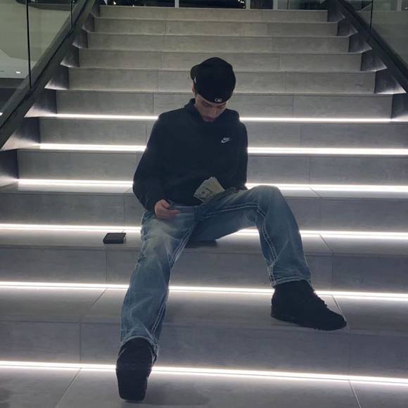 Profile Picture of Jimmy Corona (@jcontreras2021) on Poshmark