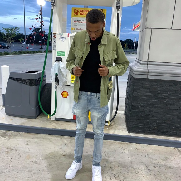 Profile Picture of Trey Singleton (@bsingleton61) on Poshmark
