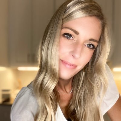 Profile Picture of Leah Patrick (@leah_patrick) on Twitter
