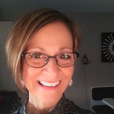 Profile Picture of Julia Donahue (@juliadonahue813) on Twitter