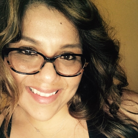 Profile Picture of Silvia Roberts (@silvia_roberts) on Poshmark