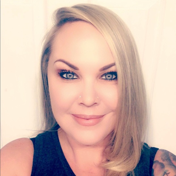 Profile Picture of Aimee Durante (@adurante3) on Poshmark