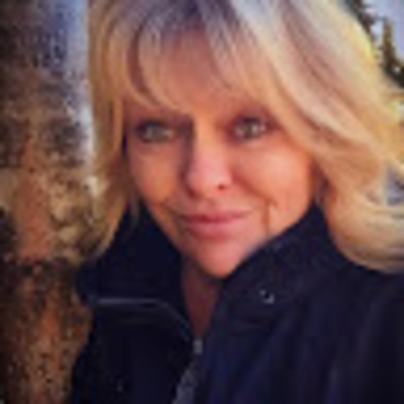 Profile Picture of Joellen Scott (@coolmuffy800) on Poshmark