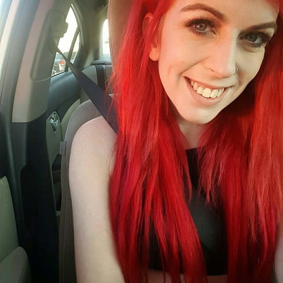 Profile Picture of Lauren Shackley (@laurenshackley) on Poshmark