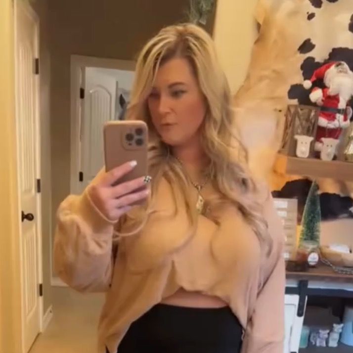 Profile Picture of Clara (@claraporsche) on Tiktok