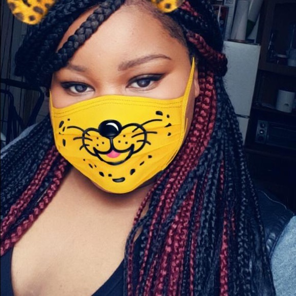 Profile Picture of Vanissa Tucker (@vanissat) on Poshmark