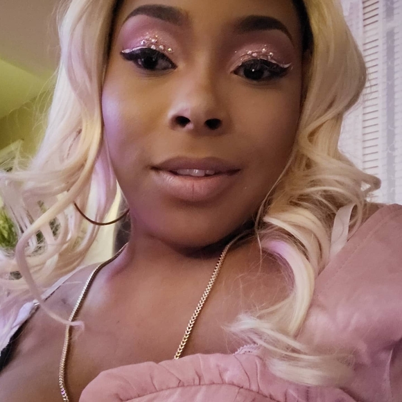 Profile Picture of Artesian Johnson (@artesianjohnson) on Poshmark