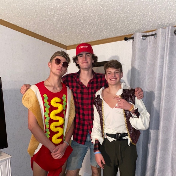 Profile Picture of Evin Ruud (@evinruud) on Poshmark