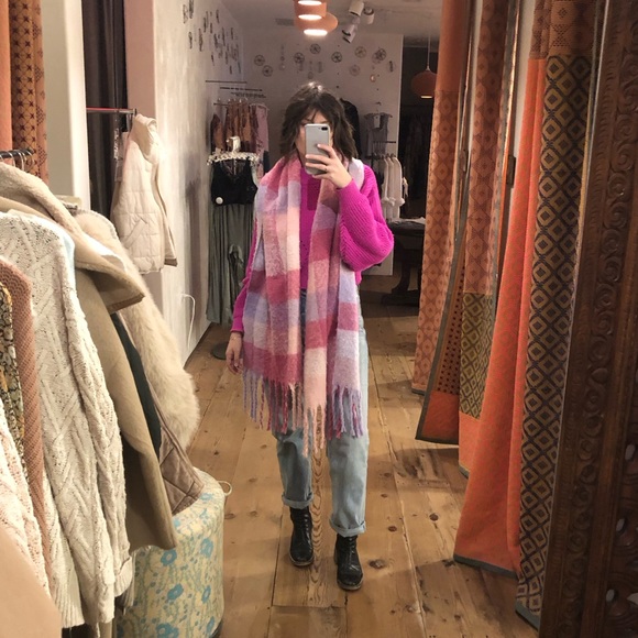 Profile Picture of Kate Senger (@kaitlynsenger) on Poshmark