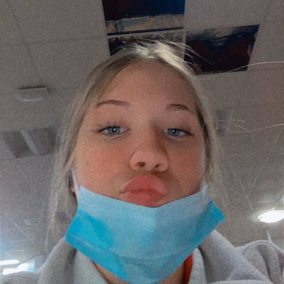 Profile Picture of Olivia Owers (@oliviaowers) on Poshmark