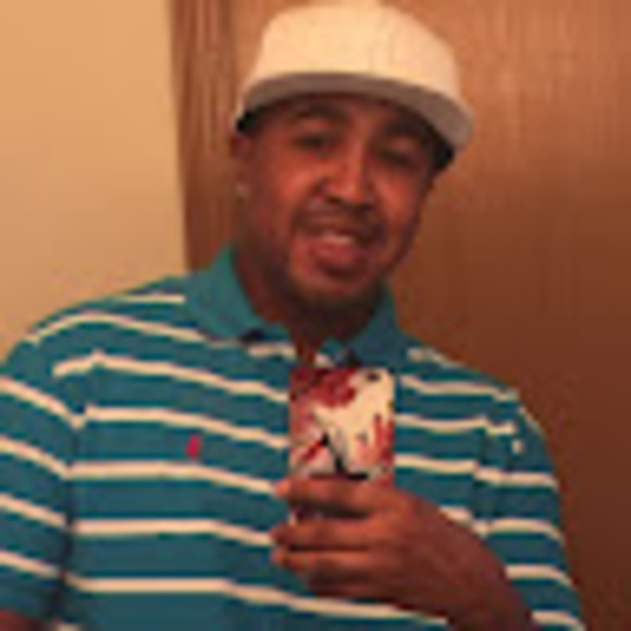 Profile Picture of Damien Spencer (@damien_spencer) on Poshmark