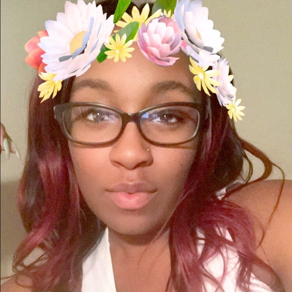 Profile Picture of Shavona Ealy (@sealy3208) on Poshmark