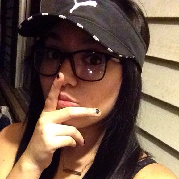 Profile Picture of Bree Gonzales (@breebrutal69) on Poshmark