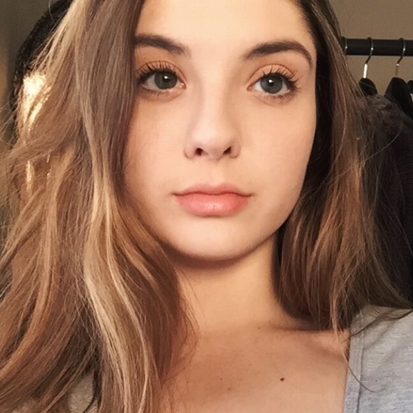 Profile Picture of Haley Connor (@haleyconnor) on Poshmark