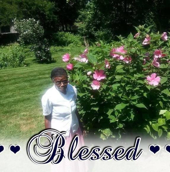 Profile Picture of Elizabeth Craig (@sexyglama52) on Poshmark