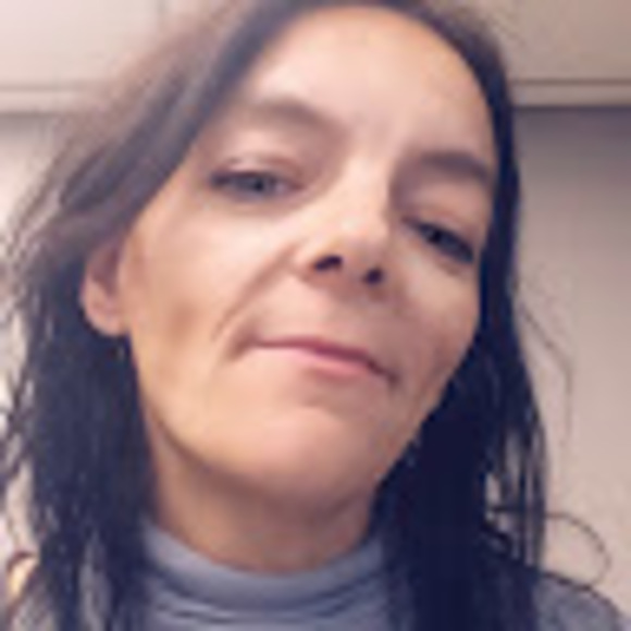 Profile Picture of Genevieve Fauteux (@g_fauteux) on Poshmark