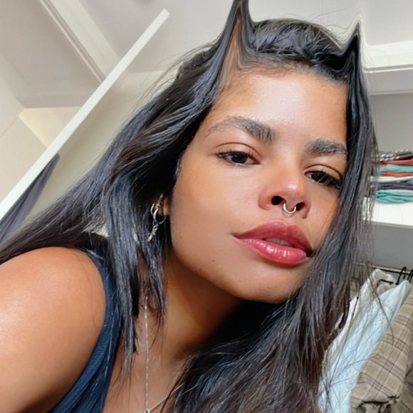 Profile Picture of Luciana Aguiar (@luaaguiar96) on Poshmark