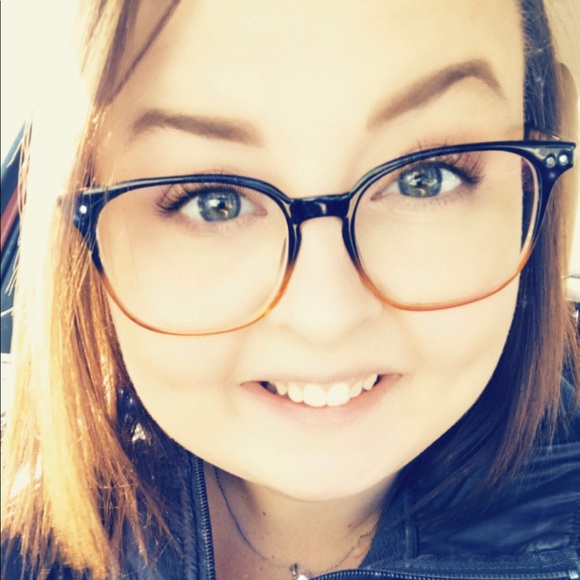 Profile Picture of Kelsey Eisele (@kelseyeisele) on Poshmark