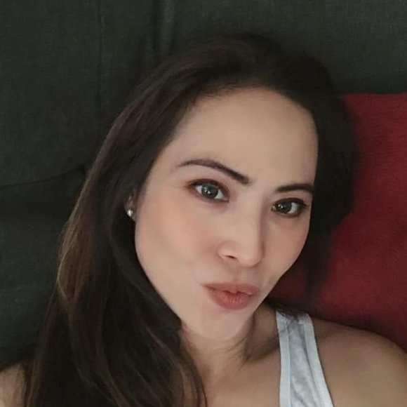 Profile Picture of Clarice Santos (@claricepsantos) on Poshmark