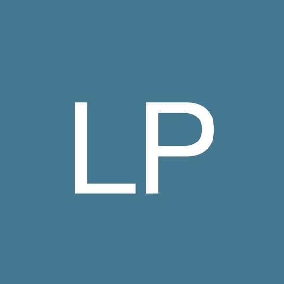 Profile Picture of Lori Peterson (@loriberenz05) on Poshmark