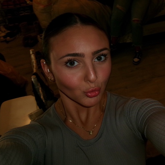 Ruby Klusman - Poshmark Profile Picture of Ruby Klusman (@rubyklus) on Poshmark