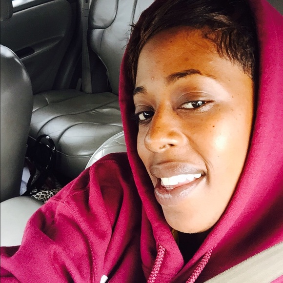 Profile Picture of Lashonda Cummings (@lashine) on Poshmark