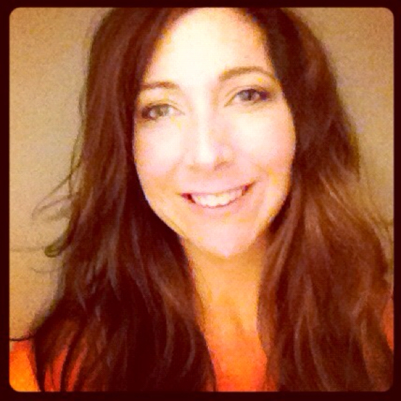 Profile Picture of Denise Schneider (@deniselyn) on Poshmark