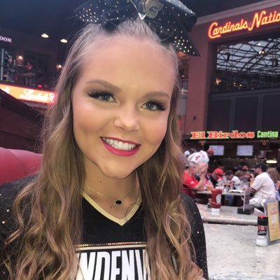 Profile Picture of Anna Cox (@anna_cox13) on Twitter