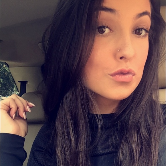 Profile Picture of Yasmeen Bregeth (@ybregeth) on Poshmark