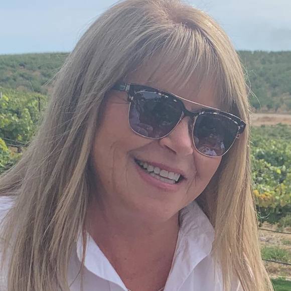 Profile Picture of Sandy Burdette (@sandy_burdette) on Poshmark