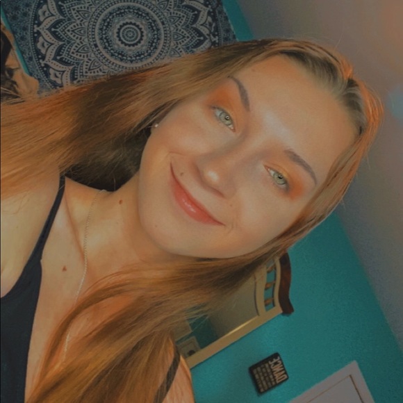 Profile Picture of Emily Kowalczyk (@emilykowalczyk9) on Poshmark