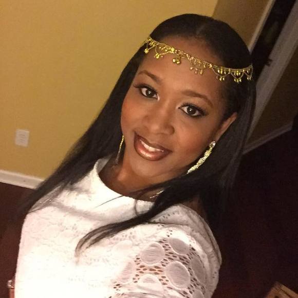 Profile Picture of Winsome Williamson (@winsome1221) on Poshmark