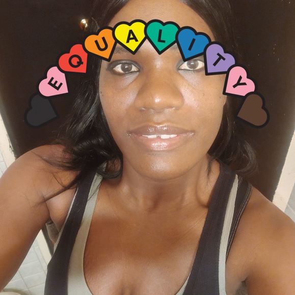 Profile Picture of Hazel King (@misery216) on Poshmark