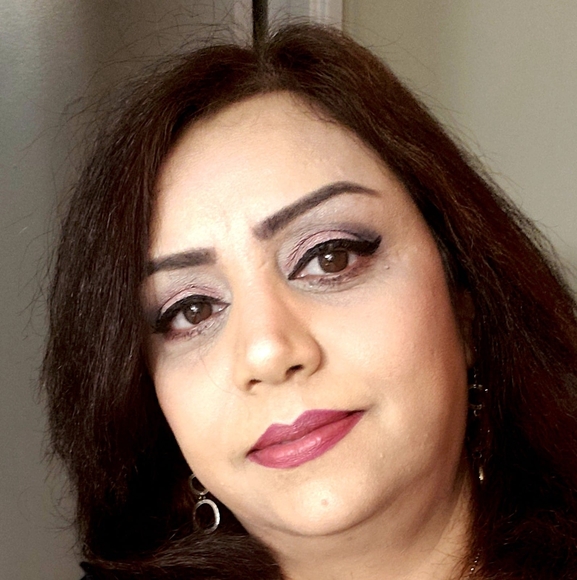 Profile Picture of Humaira Mobin (@humaira_mobin) on Poshmark